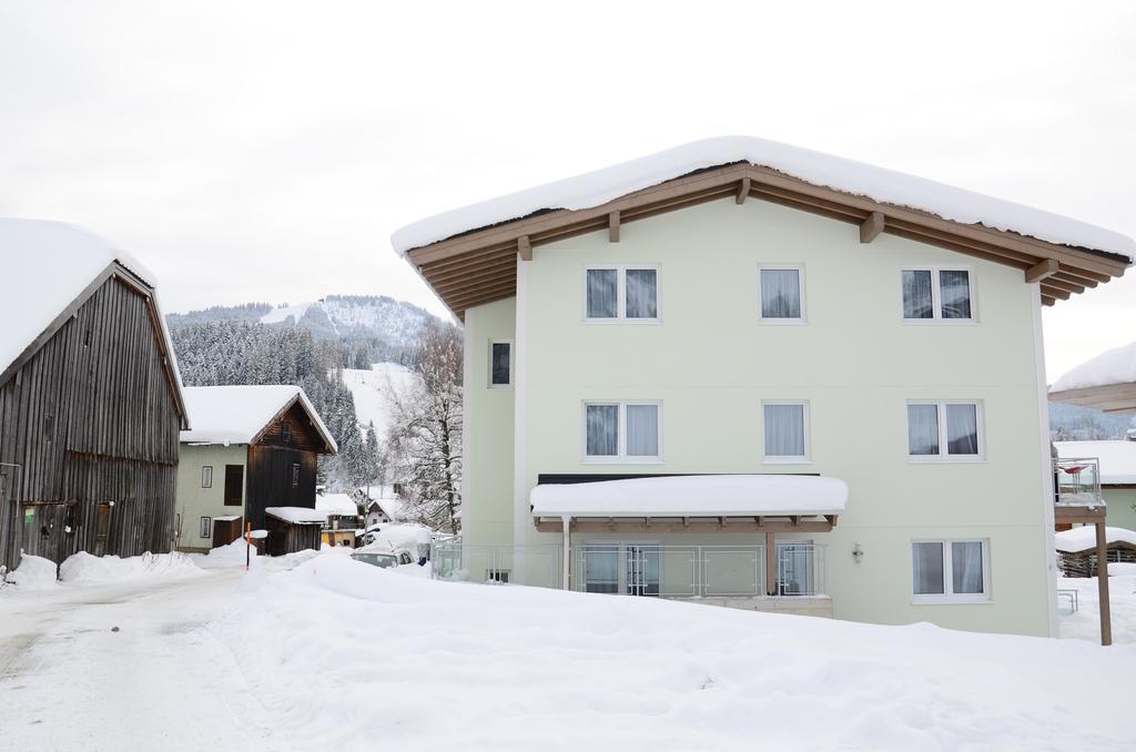 Apartment Haus Van Der Leij Russbach am Pass Gschütt Esterno foto
