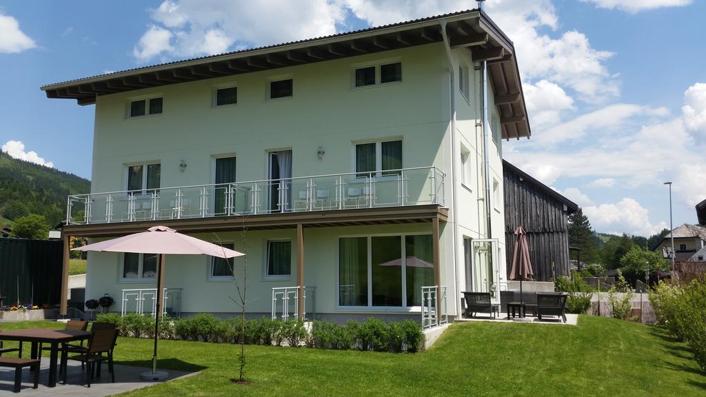 Apartment Haus Van Der Leij Russbach am Pass Gschütt Esterno foto