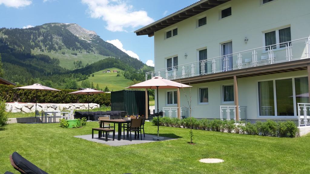 Apartment Haus Van Der Leij Russbach am Pass Gschütt Esterno foto